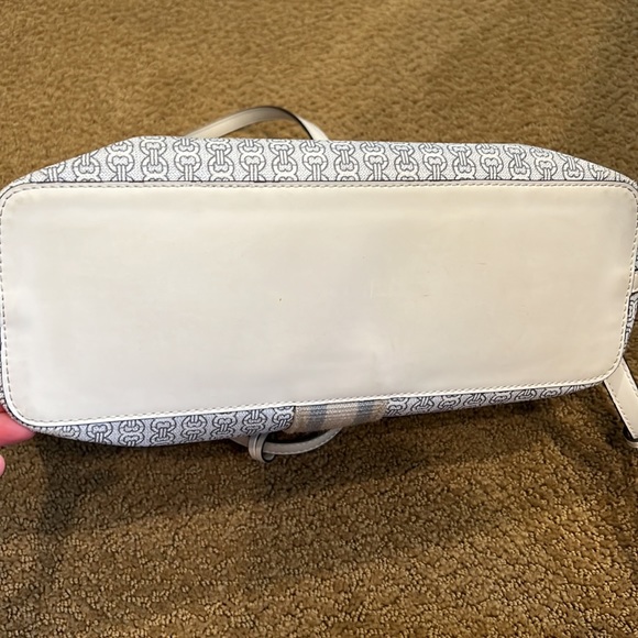 Tory Burch Small Gemini Link Coated Canvas Tote. Color: New Ivory - Picture 13 of 14